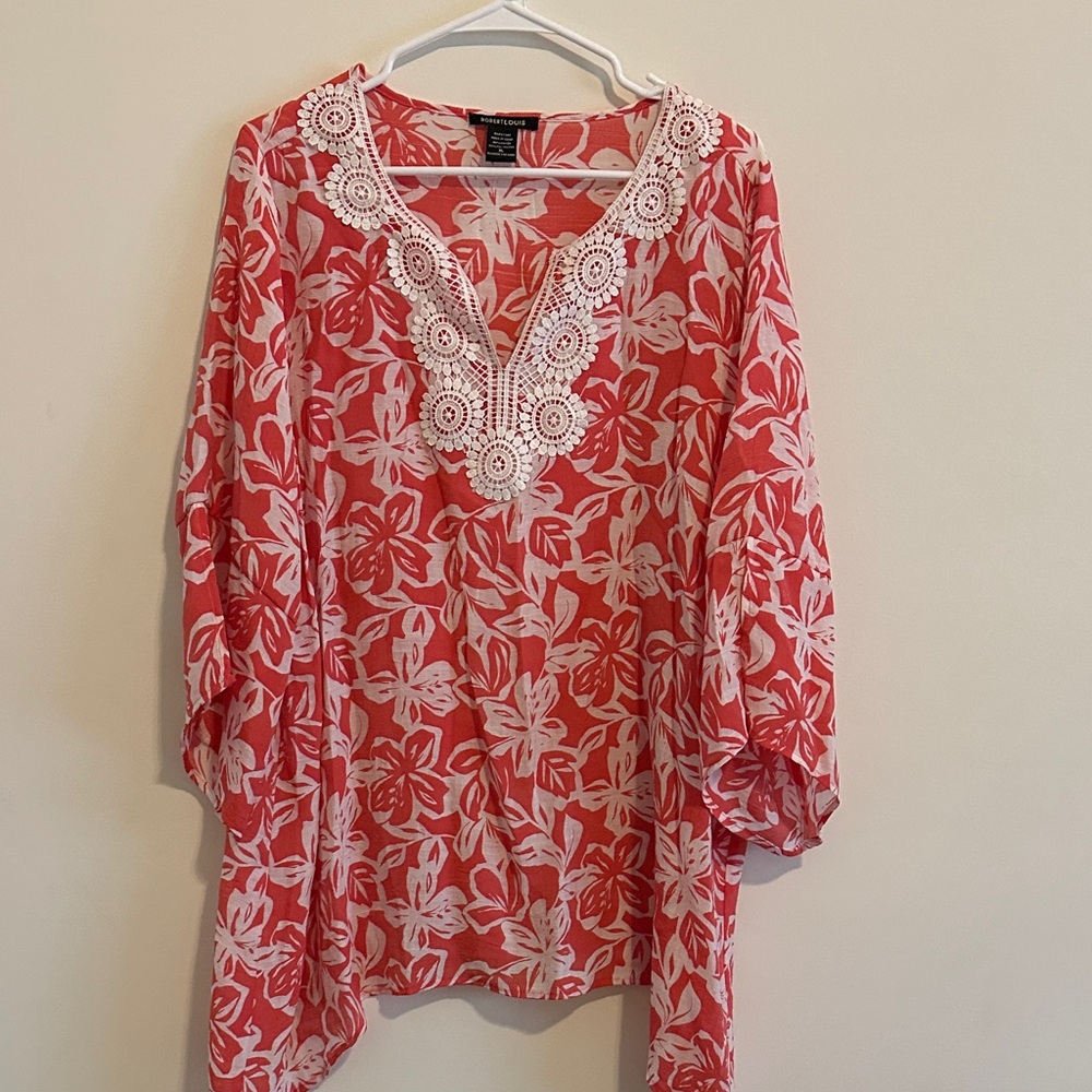 Robert Louis coral and White Floral tunic